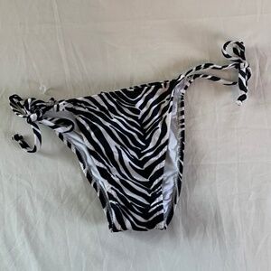 NEW - Kendall & Kylie Zebra Print Bikini Bottoms strings size XL black and white